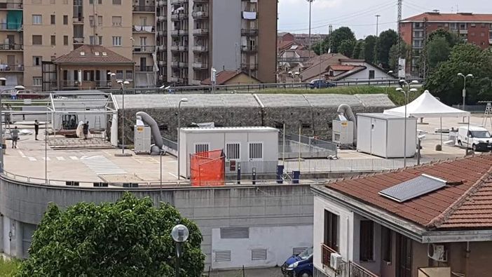 Battuta d'arresto per il Covid, si smontano le tende militari all'ospedale di Chivasso