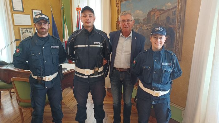 agenti polizia locale di chivasso