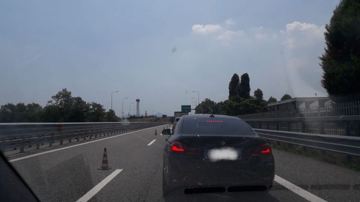 Auto precipita dal cavalcavia sulla A5 Volpiano-Settimo: muore una donna di 70 anni Auto precipita dal cavalcavia sulla A5 Volpiano-Settimo: muore una donna di 70 anni