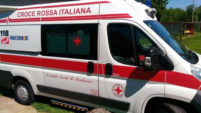 ambulanza della croce rossa - foto di repertorio