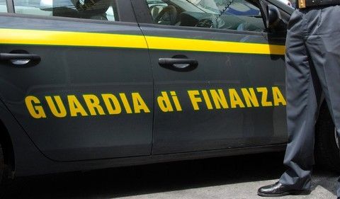 Settimo Torinese, la Guardia di Finanza sequestra diecimila prodotti potenzialmente pericolosi