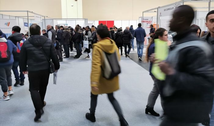 Io Lavoro è più forte del Covid, ma la caccia all'impiego diventa tutta digitale
