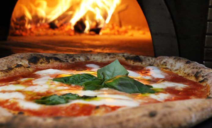 Chivasso, sette lavoratori in nero in una pizzeria del centro