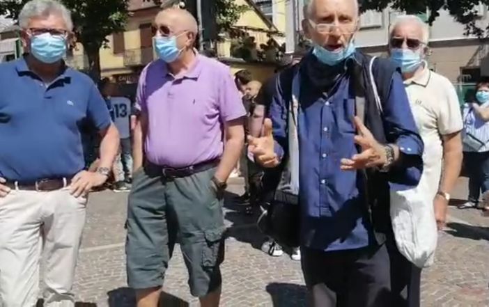 Palloncini bianchi e &quot;bikers&quot;: parte la protesta contro la Torteria di Chivasso in sostegno di Ciccio Maletta