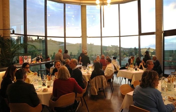 Cantina La Torre di Castel Rocchero (AT): Il cioccolato in tavola dall'antipasto al dessert insieme ai migliori vini del Monferrato Cantina La Torre di Castel Rocchero (AT): Il cioccolato in tavola dall'antipasto al dessert insieme ai migliori vini del Monferrato