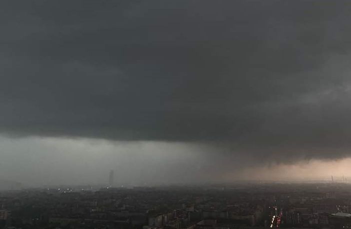 nuvolone nero su torino