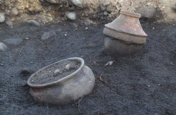 Tra passato e futuro, nella centrale fotovoltaica di Volpiano "sbuca" una necropoli romana Tra passato e futuro, nella centrale fotovoltaica di Volpiano "sbuca" una necropoli romana