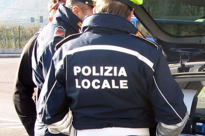 Fermato al posto di blocco per tre voltre: maxi multa per un uomo di Ivrea