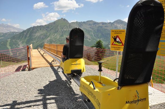 Riapre Monty Express, la slitta più adrenalinica di Francia: al Monginevro il divertimento tra la natura Riapre Monty Express, la slitta più adrenalinica di Francia: al Monginevro il divertimento tra la natura