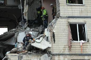 Ucraina, nessuna tregua: morti in attacco russo con droni a Dnipro Ucraina, nessuna tregua: morti in attacco russo con droni a Dnipro