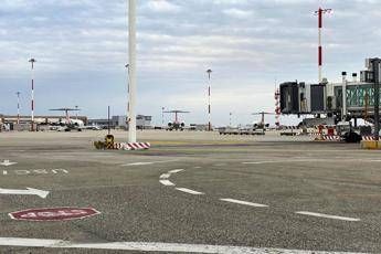 Fumo in cabina su aereo Air France, atterraggio d'emergenza a Venezia: paura per 168 passeggeri