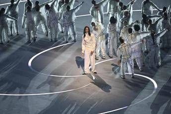 Milano Cortina, Ghali censurato nella cerimonia? Polemica social non si ferma Milano Cortina, Ghali censurato nella cerimonia? Polemica social non si ferma