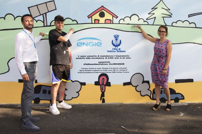 Settimo: inaugurato il murale che "mangia" lo smog delle automobili Settimo: inaugurato il murale che "mangia" lo smog delle automobili