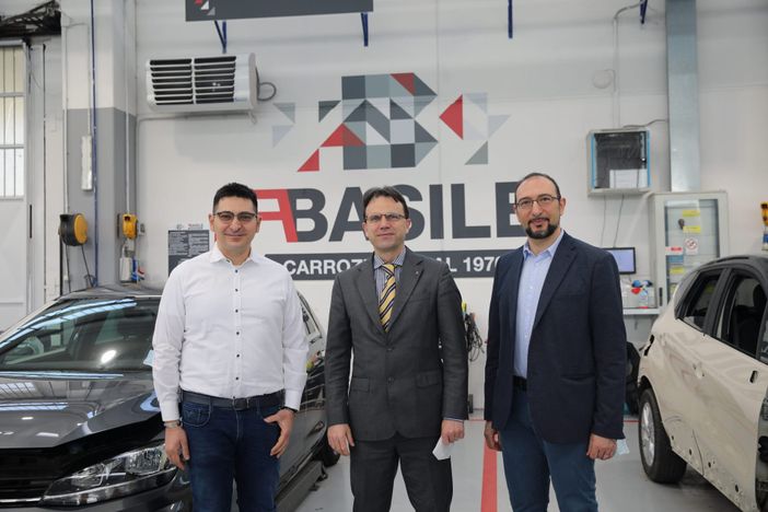 Collegno, l’Assessore allo Sviluppo delle attività produttive della Regione Piemonte in visita alla Carrozzeria Fratelli Basile Collegno, l’Assessore allo Sviluppo delle attività produttive della Regione Piemonte in visita alla Carrozzeria Fratelli Basile