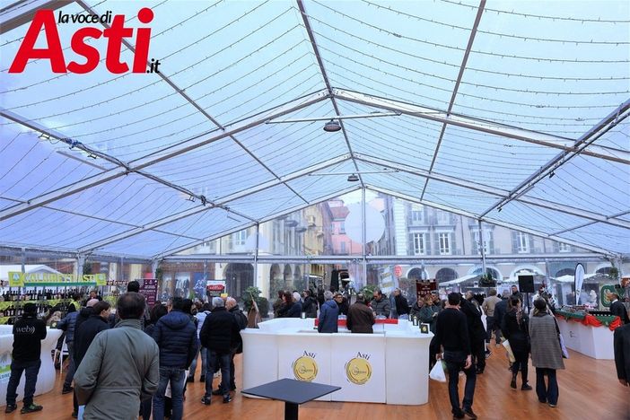 La tensostruttura che ospiterà la Fiera del tartufo di Asti. Scatti realizzati da Merfephoto-Efrem Zanchettin. La tensostruttura che ospiterà la Fiera del tartufo di Asti. Scatti realizzati da Merfephoto-Efrem Zanchettin.