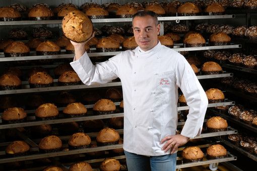 Simone De Mori porta avanti l'azienda fondata da papà Doriano. Nella galleria fotografica alcune delle creazioni del laboratorio di Cossato Simone De Mori porta avanti l'azienda fondata da papà Doriano. Nella galleria fotografica alcune delle creazioni del laboratorio di Cossato