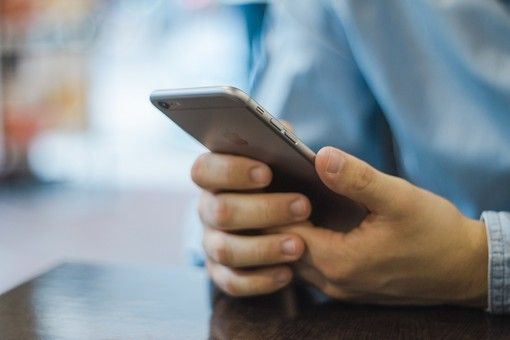 Rincari telefonici: in arrivo un'estate bollente. Ecco come difendersi