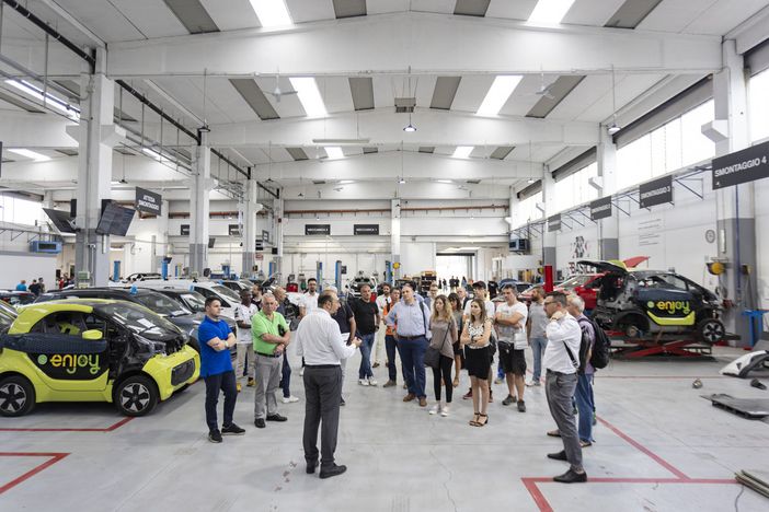 Carrozzeria Fratelli Basile: grande successo per “Porte Aperte”, evento dedicato all'Academy Carrozzeria Fratelli Basile: grande successo per “Porte Aperte”, evento dedicato all'Academy