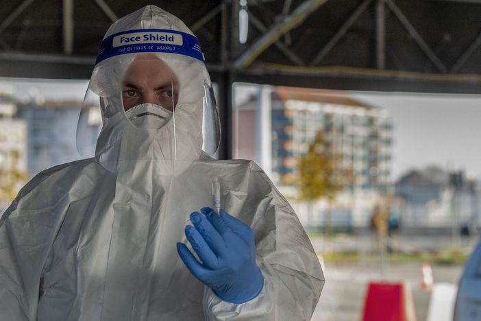 Covid, in Piemonte scendono i ricoveri: in calo anche il rapporto tra positivi e tamponi Covid, in Piemonte scendono i ricoveri: in calo anche il rapporto tra positivi e tamponi