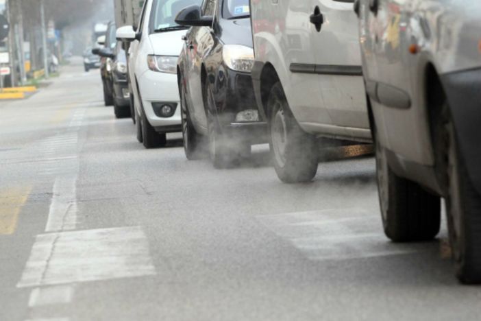 Smog, da domani a Torino e in diversi Comuni della provincia torna lo stop ai diesel Euro 4 Smog, da domani a Torino e in diversi Comuni della provincia torna lo stop ai diesel Euro 4