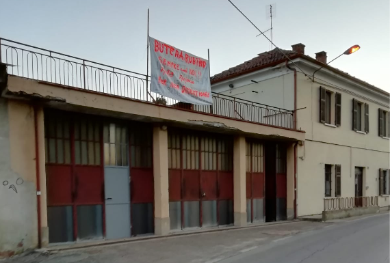 Il lezioso appeso in ricordo dei cantonieri Giuseppe Butera e Giuseppe Rubino Il lezioso appeso in ricordo dei cantonieri Giuseppe Butera e Giuseppe Rubino