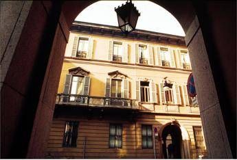 Mediobanca convoca cda straordinario, possibile rinvio assemblea Mediobanca convoca cda straordinario, possibile rinvio assemblea