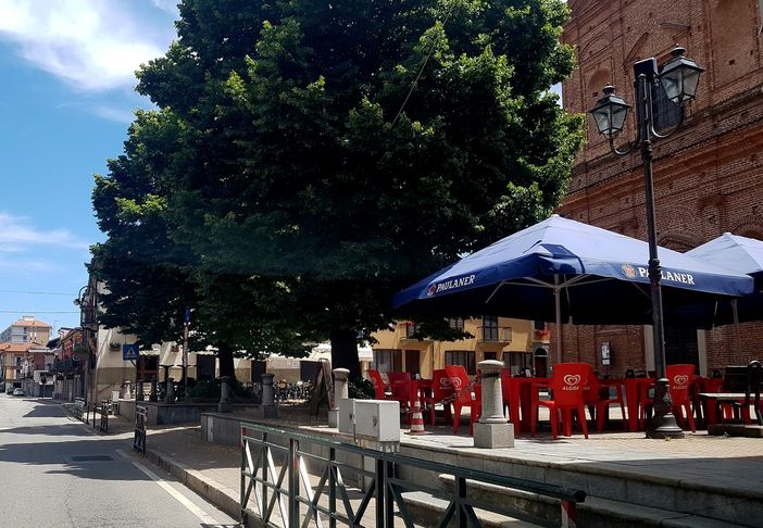 I dehors di piazza Vittorio Veneto a Brandizzo I dehors di piazza Vittorio Veneto a Brandizzo