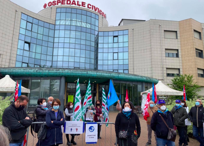 protesta dei lavoratori dell'ospedale di settimo torinese