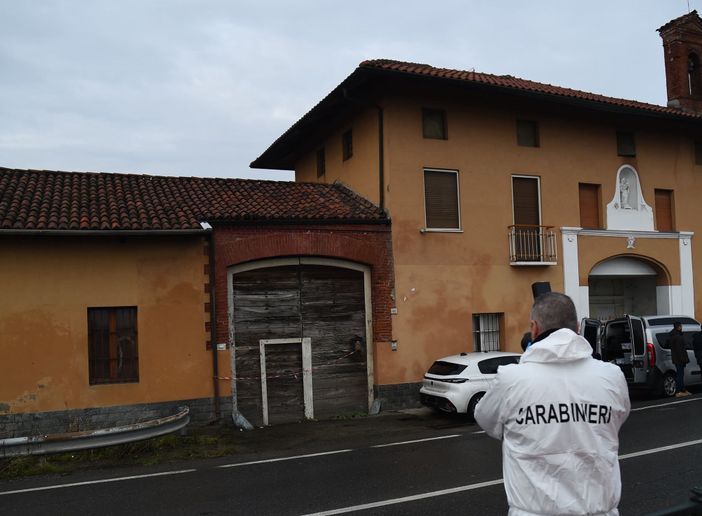 Caselle: morta Luciana Cat Berro, la 65enne colpita dal figlio con una sparachiodi alla testa Caselle: morta Luciana Cat Berro, la 65enne colpita dal figlio con una sparachiodi alla testa
