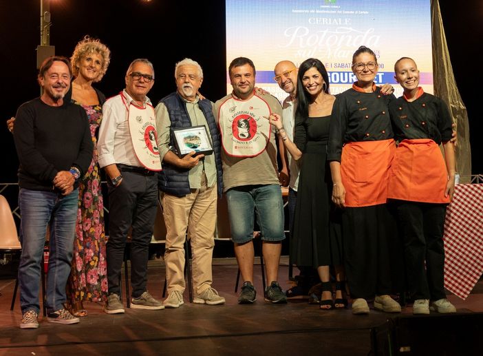 Il Bagna Cauda Day conquista il Palco Gourmet di Ceriale, curato da Renata Cantamessa Il Bagna Cauda Day conquista il Palco Gourmet di Ceriale, curato da Renata Cantamessa