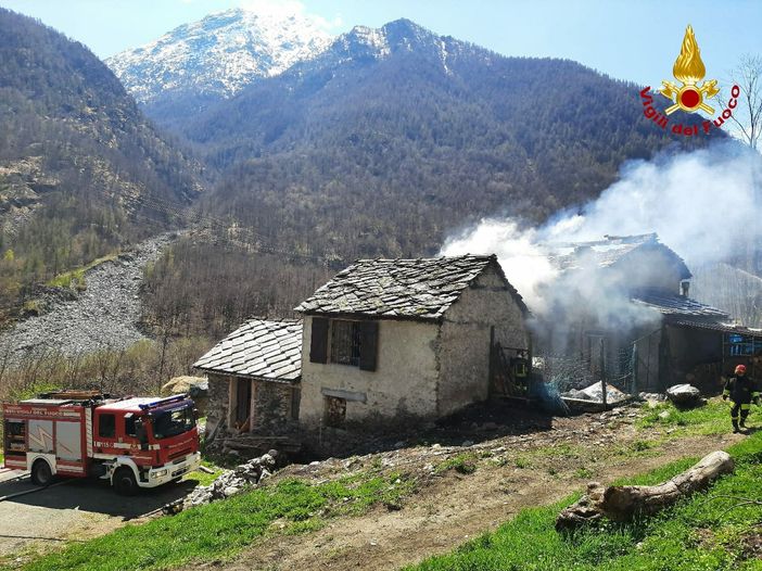 incendio casa viù