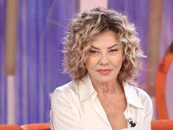 La volta buona, Eva Grimaldi: "Sono rimasta un anno senza seno per un chirurgo incompetente"