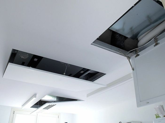 Botole del controsoffitto con luci LED integrate: soluzioni per illuminare e ispezionare