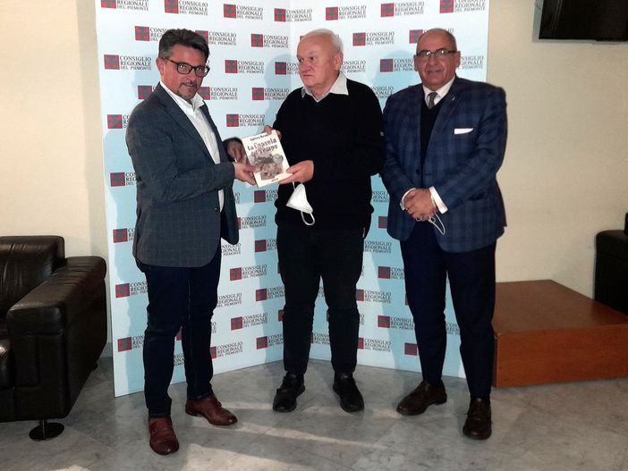 Fava e Gavazza con Elio Signorini promotore della riattivazione del collegamento su ferro.