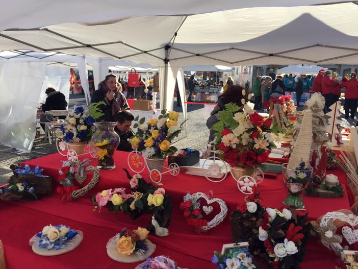 Mercatino di Natale a Castelrosso, un successo (FOTOGALLERY) Mercatino di Natale a Castelrosso, un successo (FOTOGALLERY)