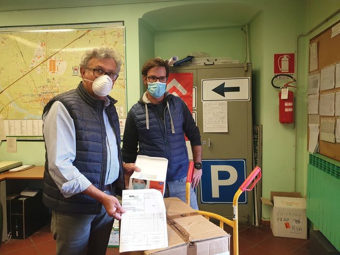 La consegna delle mascherine La consegna delle mascherine