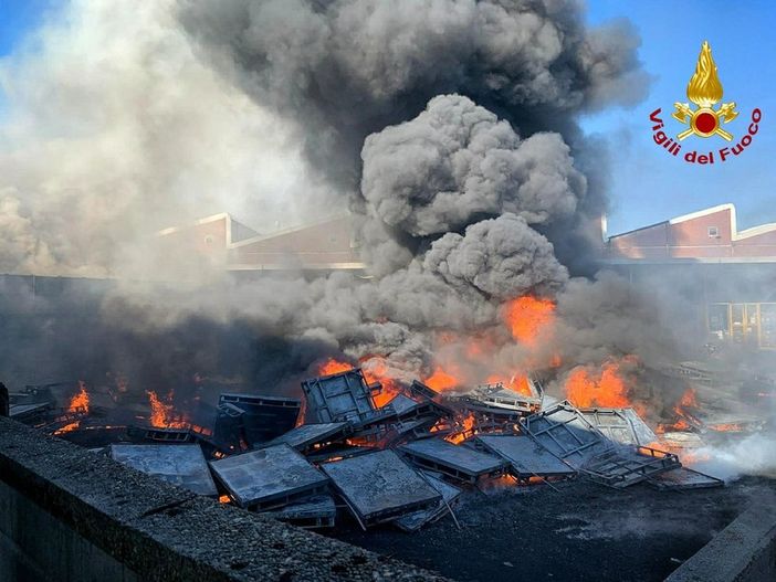 Incendio a Settimo: la Procura apre un'inchiesta