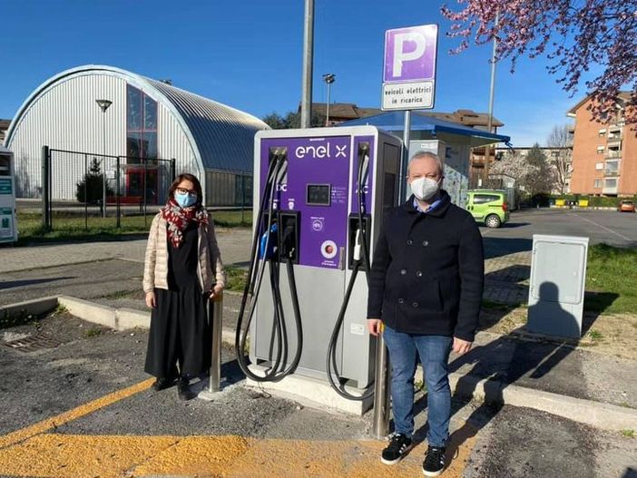 Settimo Torinese sempre più green: attivate tre nuove colonnine per la ricarica elettrica Settimo Torinese sempre più green: attivate tre nuove colonnine per la ricarica elettrica