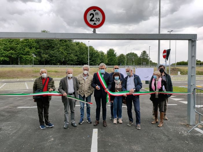 Inaugurato un nuovo parcheggio in via Orti a Chivasso: 129 posti auto per chi va al mercato Inaugurato un nuovo parcheggio in via Orti a Chivasso: 129 posti auto per chi va al mercato