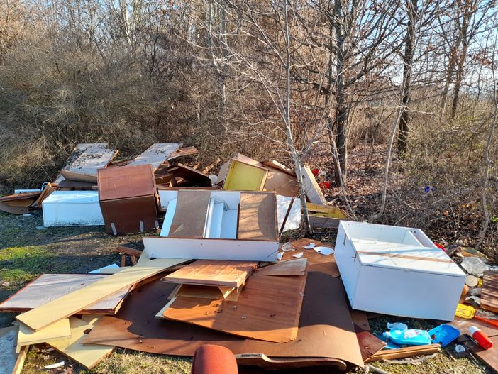 Rifiuti abbandonati a Brandizzo, Alternativa civica chiede le fototrappole