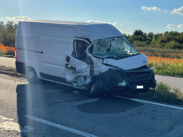 Scontro in tangenziale ad Alba: vittima un 21enne torinese che lavorava per una ditta di Settimo