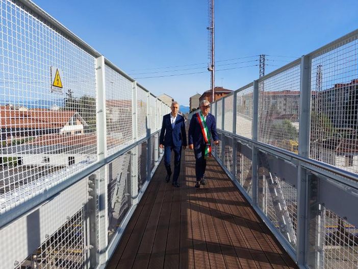 Chivasso: rinnovata la storica passerella pedonale della stazione Chivasso: rinnovata la storica passerella pedonale della stazione
