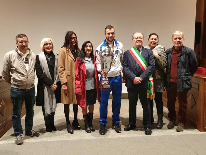 Simone Barbiere con l'amministrazione comunale