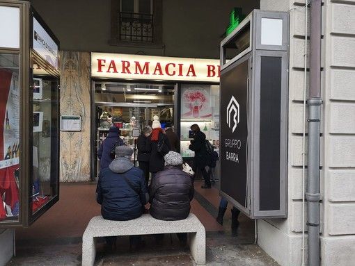 "In farmacia mancano tamponi fai da te, ma il vero problema è la quarantena che paralizza il Paese"