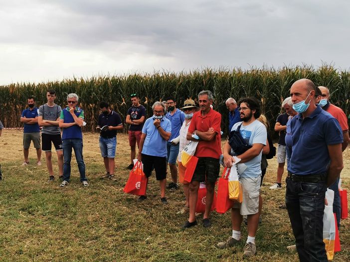 Riflettori puntati sulle nuove tecniche di coltivazione di mais e soia. Il successo dell’evento di Fondazione Podere Pignatelli Riflettori puntati sulle nuove tecniche di coltivazione di mais e soia. Il successo dell’evento di Fondazione Podere Pignatelli
