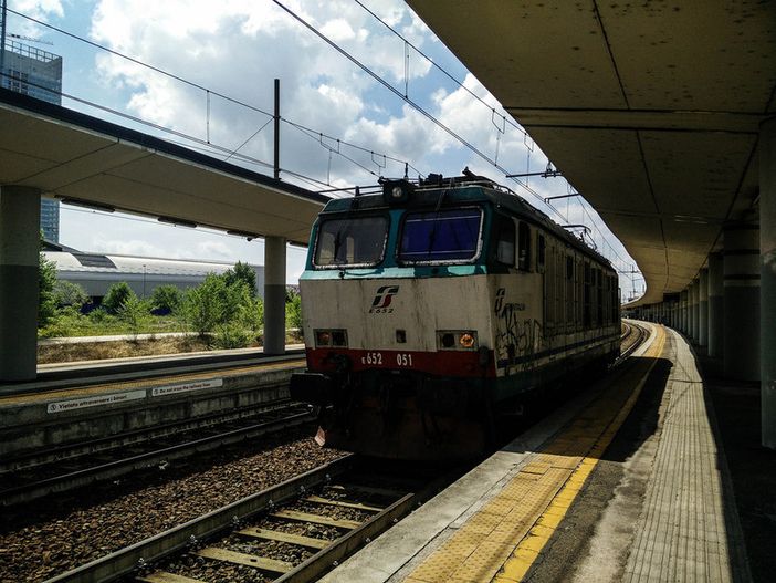 Treni, interrotti i collegamenti sulla linea Torino-Milano: i regionali possono subire ritardi o cancellazioni