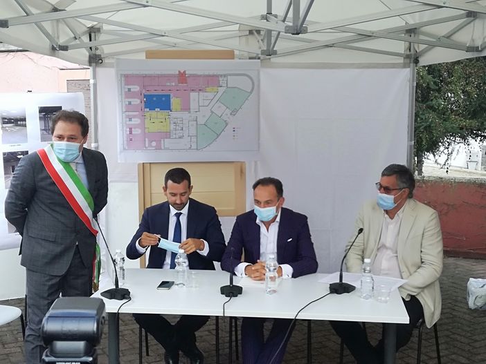 La Loggia, nuovo alleato contro il Covid: al laboratorio Arpa fino a mille tamponi al giorno (FOTO e VIDEO) La Loggia, nuovo alleato contro il Covid: al laboratorio Arpa fino a mille tamponi al giorno (FOTO e VIDEO)