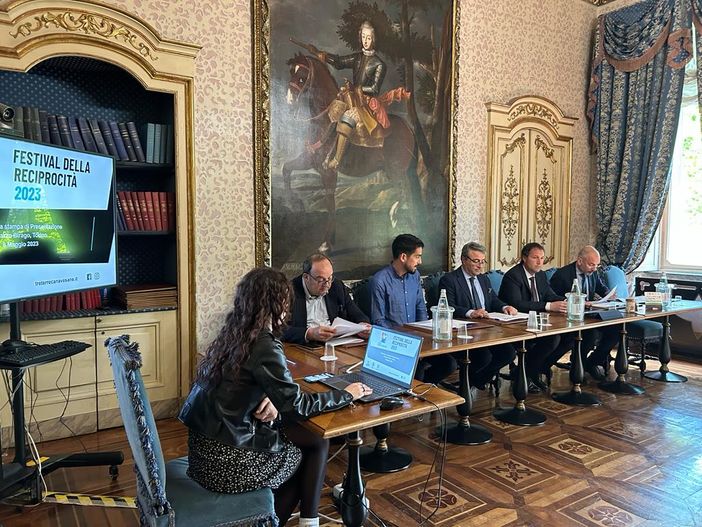 Niccolò Fabi, conferenza Festival della Reciprocità e Arturo Brachetti Niccolò Fabi, conferenza Festival della Reciprocità e Arturo Brachetti