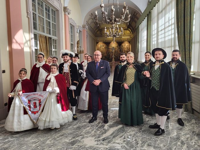 In Consiglio Regionale arrivano le maschere di Chivasso, Rondissone e Castelrosso, accolte da Gavazza: "Simbolo di tradizione e orgoglio per il nostro territorio" In Consiglio Regionale arrivano le maschere di Chivasso, Rondissone e Castelrosso, accolte da Gavazza: "Simbolo di tradizione e orgoglio per il nostro territorio"