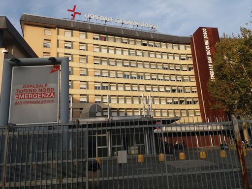 Lite in fabbrica tra due operai: un uomo viene colpito con una forchetta a braccia e addome